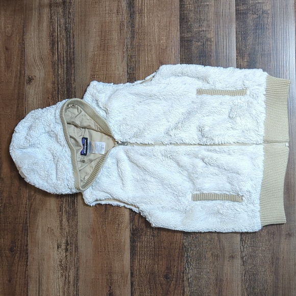 Patagonia Jackets & Blazers - Patagonia Conejo Faux Fur Hooded Vest Size XS in Cream/Brown Fuzzy/Cozy